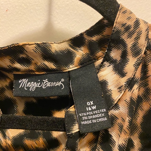 Size OX Maggie Barnes blouse button down , 2 front pockets. Short sleeves - Picture 3 of 5